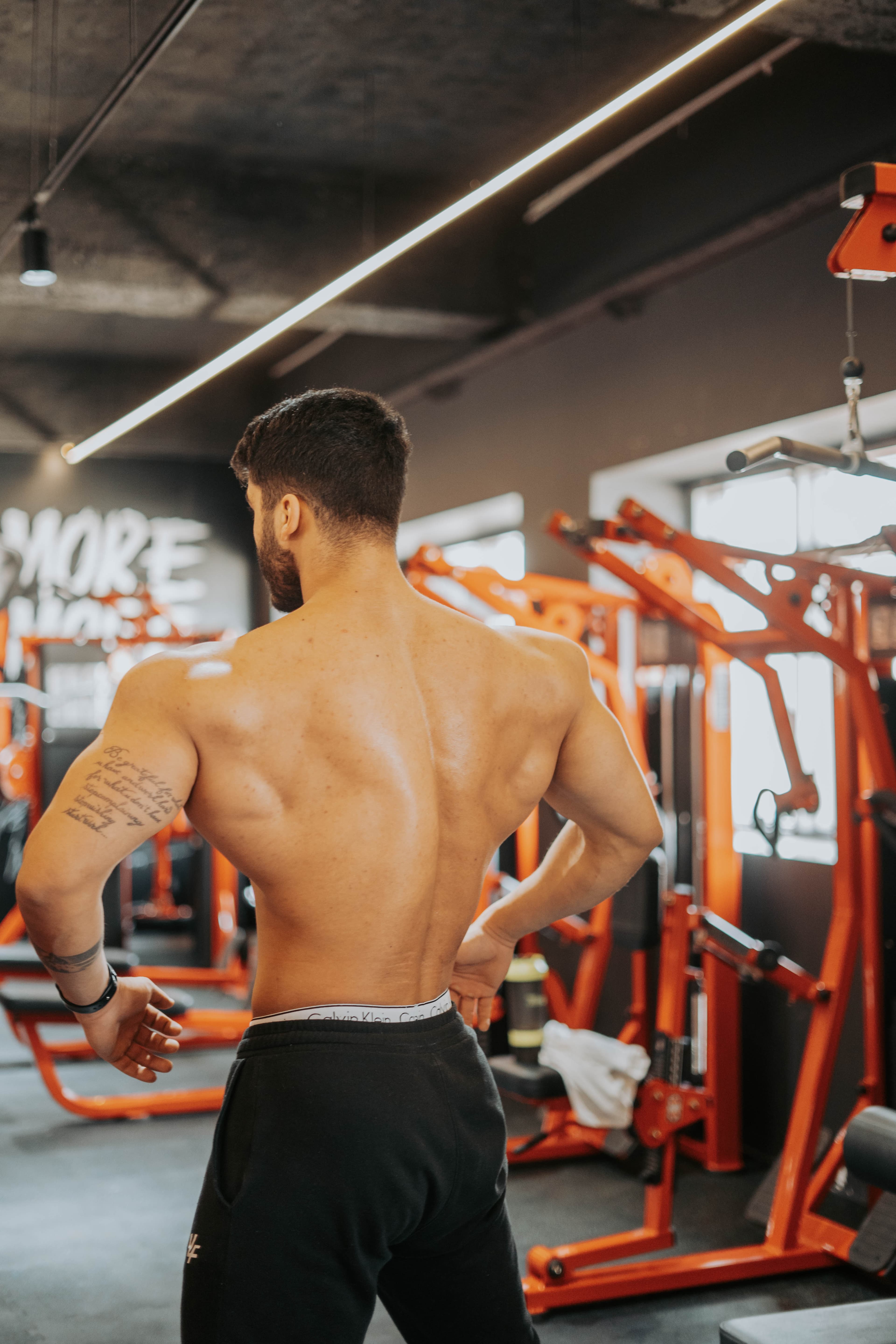 Omar logging a set between exercises